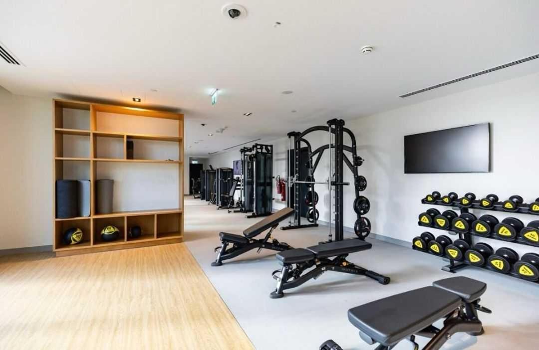 Oyo 1350 Premium 1-bed Burj Crown Apartment *