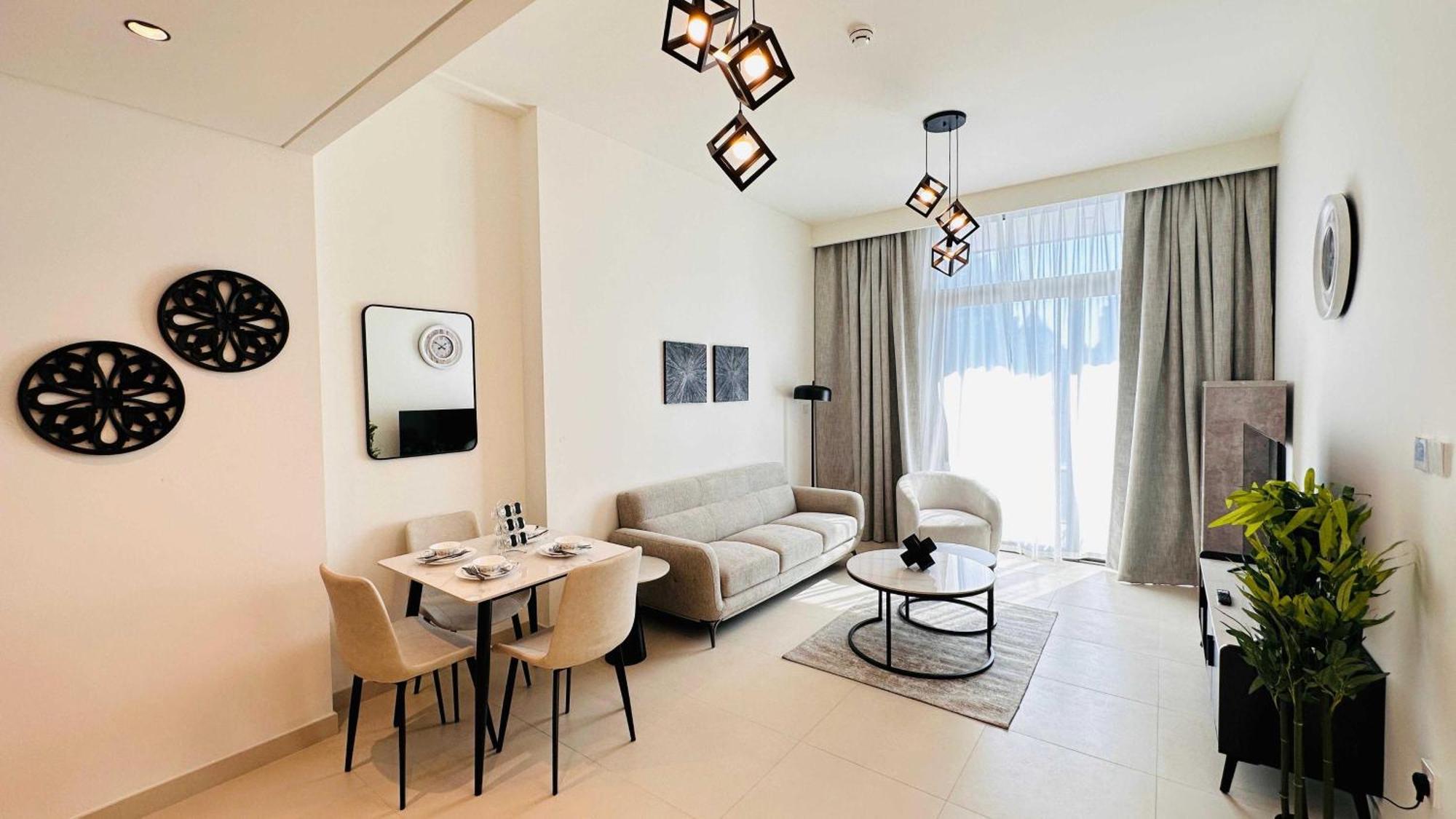 Oyo 1350 Premium 1-bed Burj Crown *