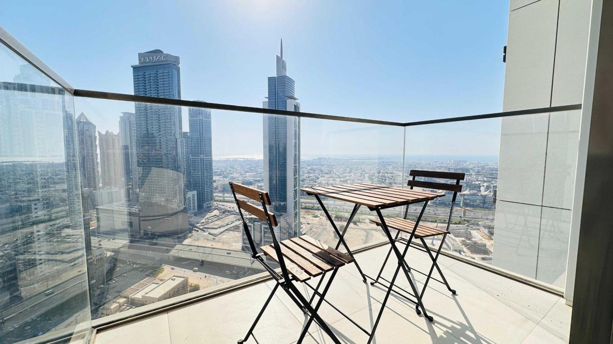 Oyo 1350 Premium 1-bed Burj Crown Apartment *