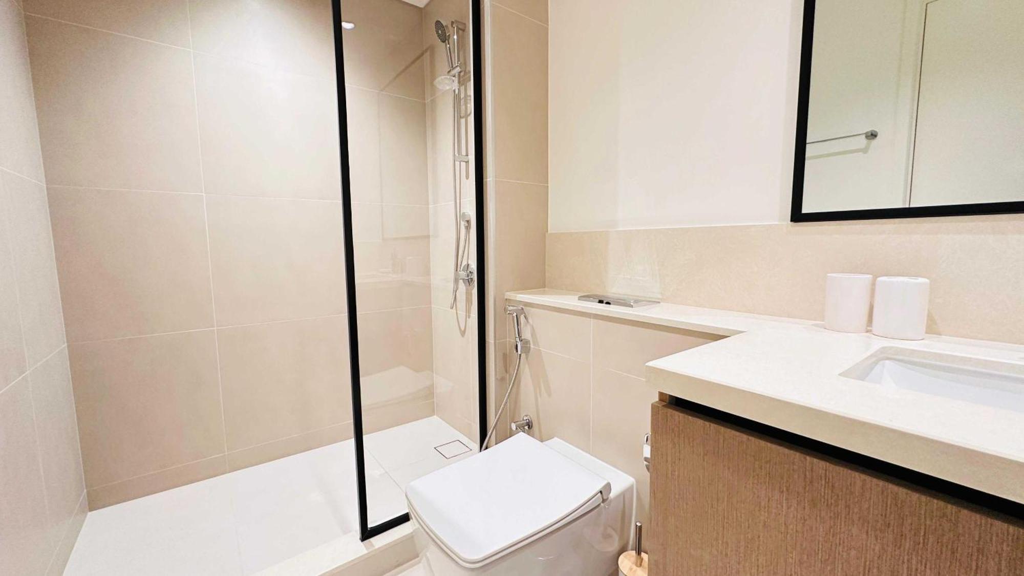 Oyo 1350 Premium 1-bed Burj Crown Apartment *
