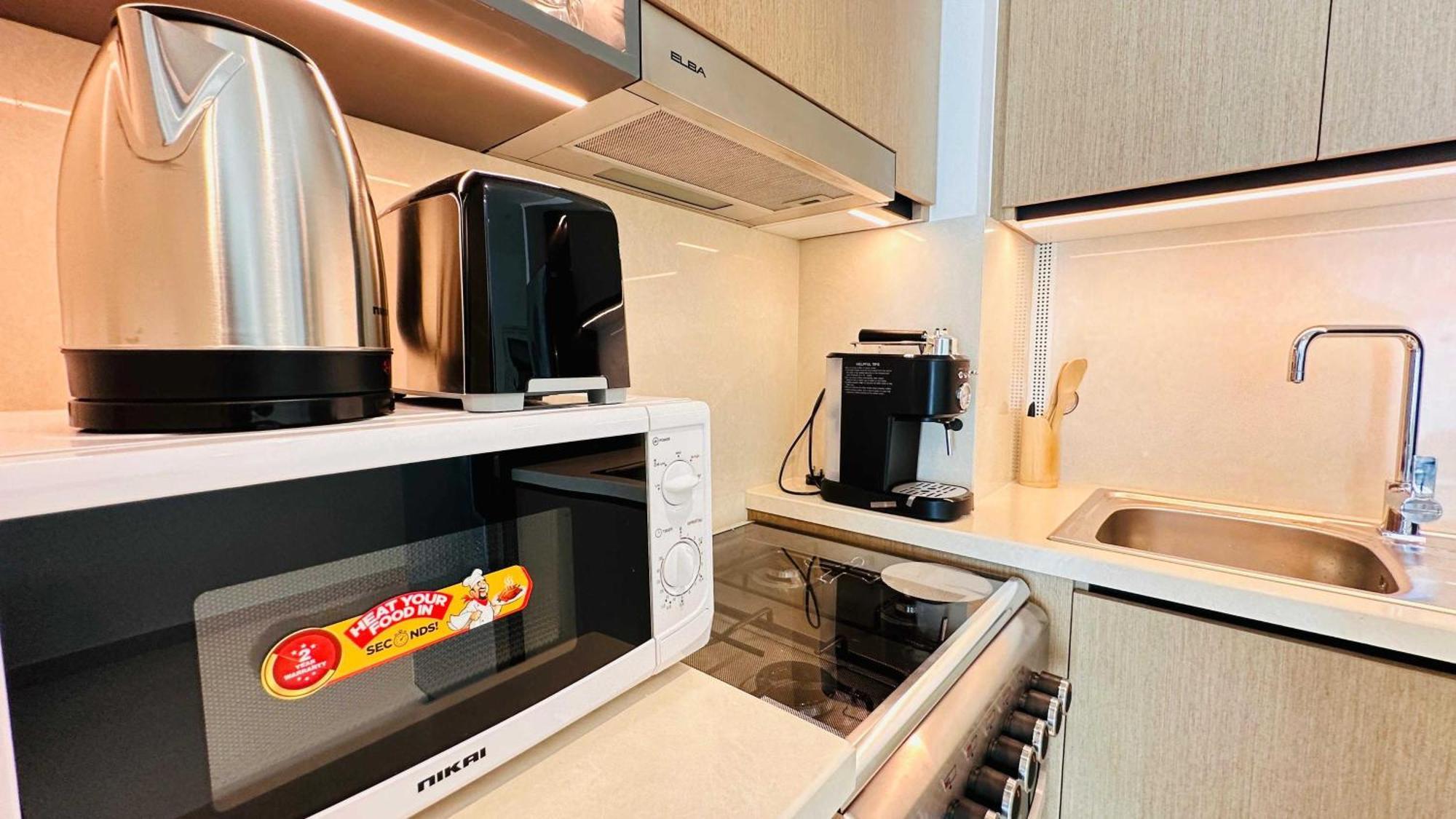 Apartment Oyo 1350 Premium 1-bed Burj Crown *