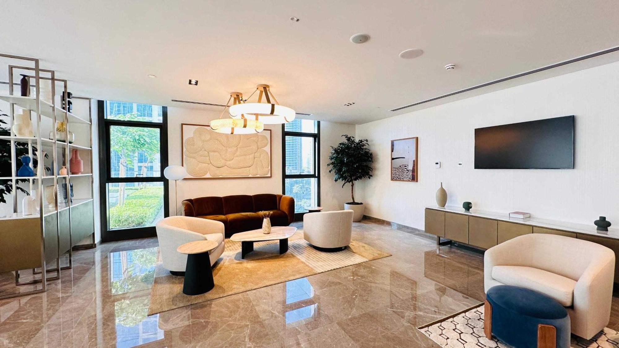 Oyo 1350 Premium 1-bed Burj Crown *